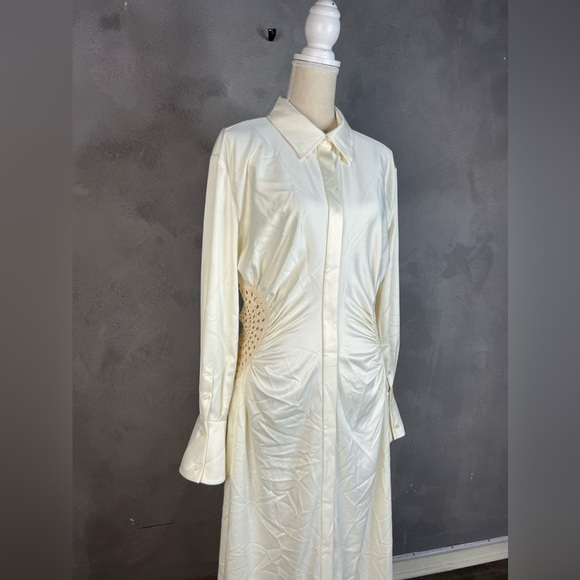 Rhoda Fossil Crochet Dress
Regular price
$795 - Picture 9 of 13